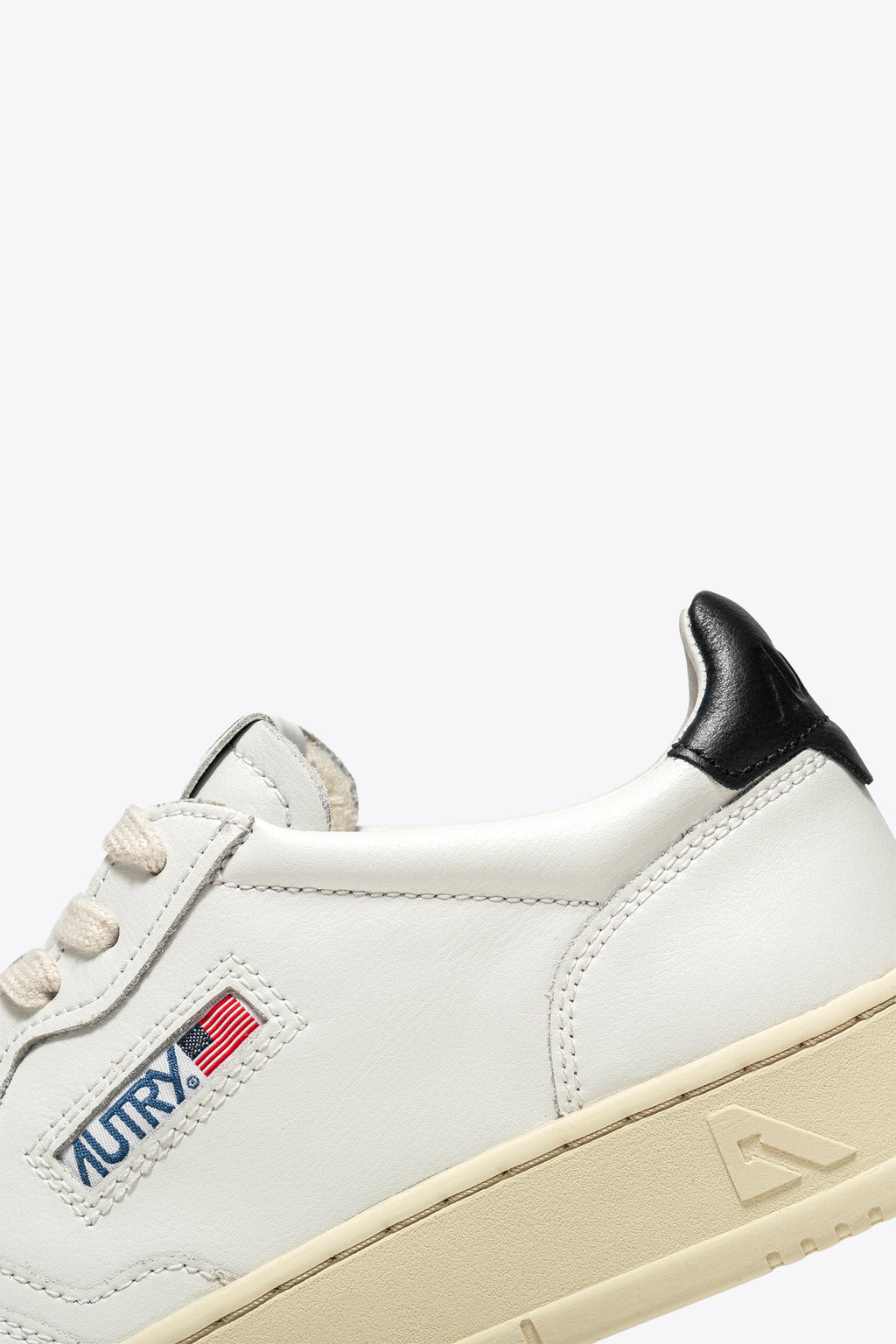 alt-image__White-leather-low-sneaker-with-black-back-tab---Medalist-Low-