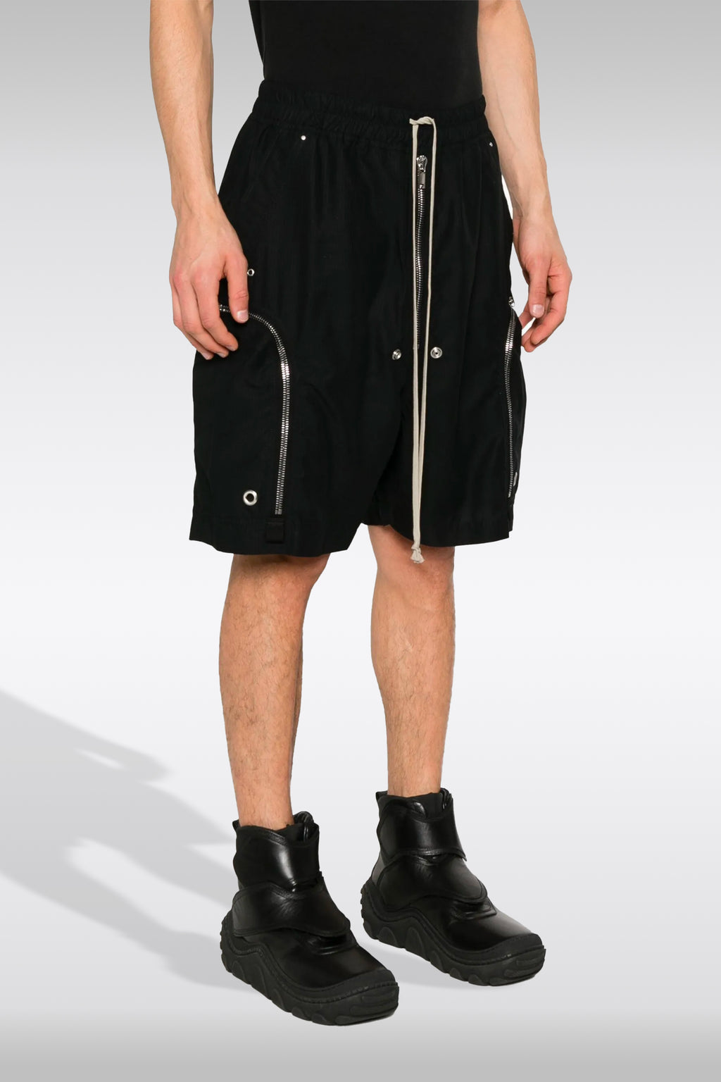 alt-image__Bermuda-in-lyocell-nero-con-tasconi-e-zip---Bauhaus-Shorts