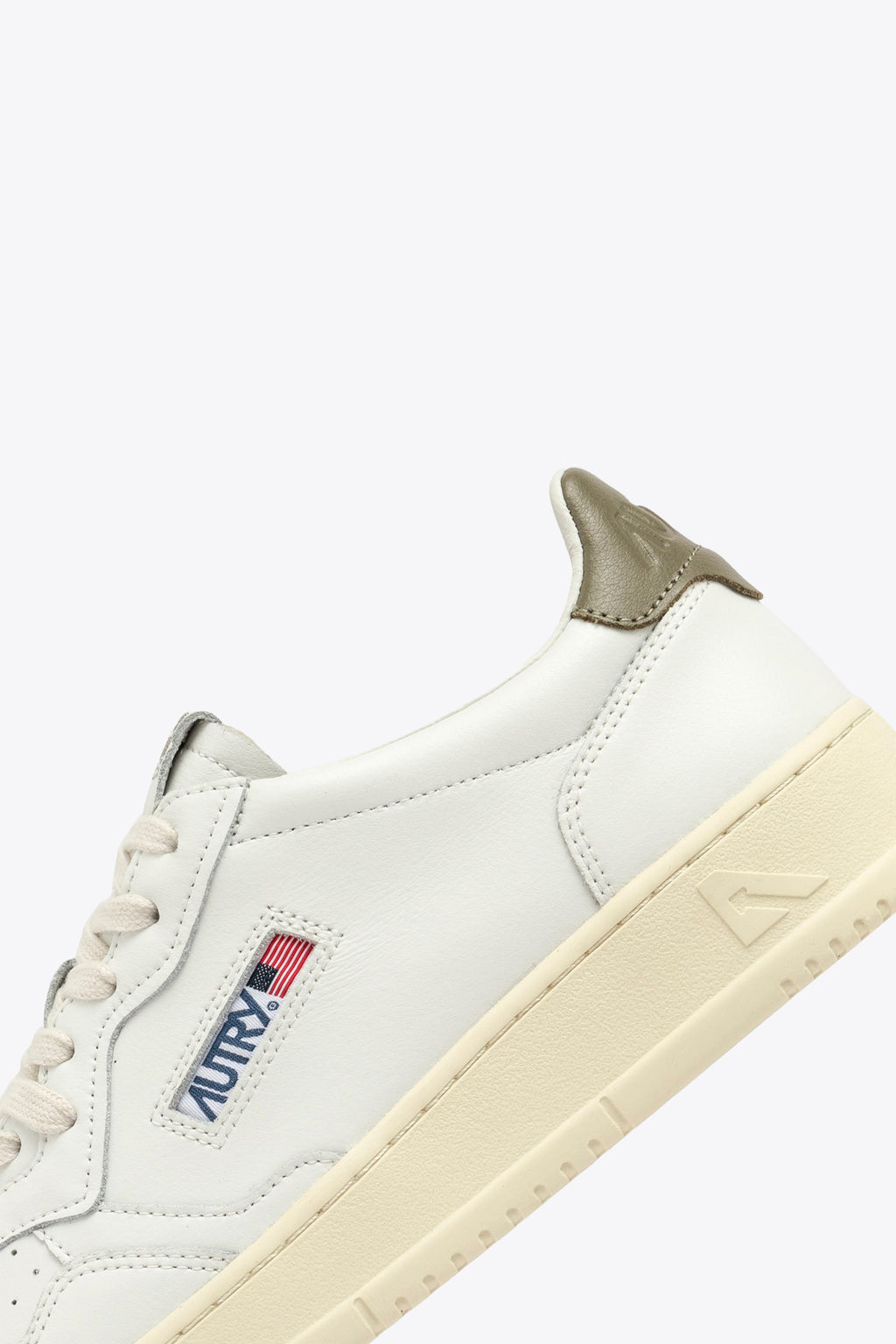 alt-image__White-leather-low-sneaker-with-military-green-tab---Medalist-Low