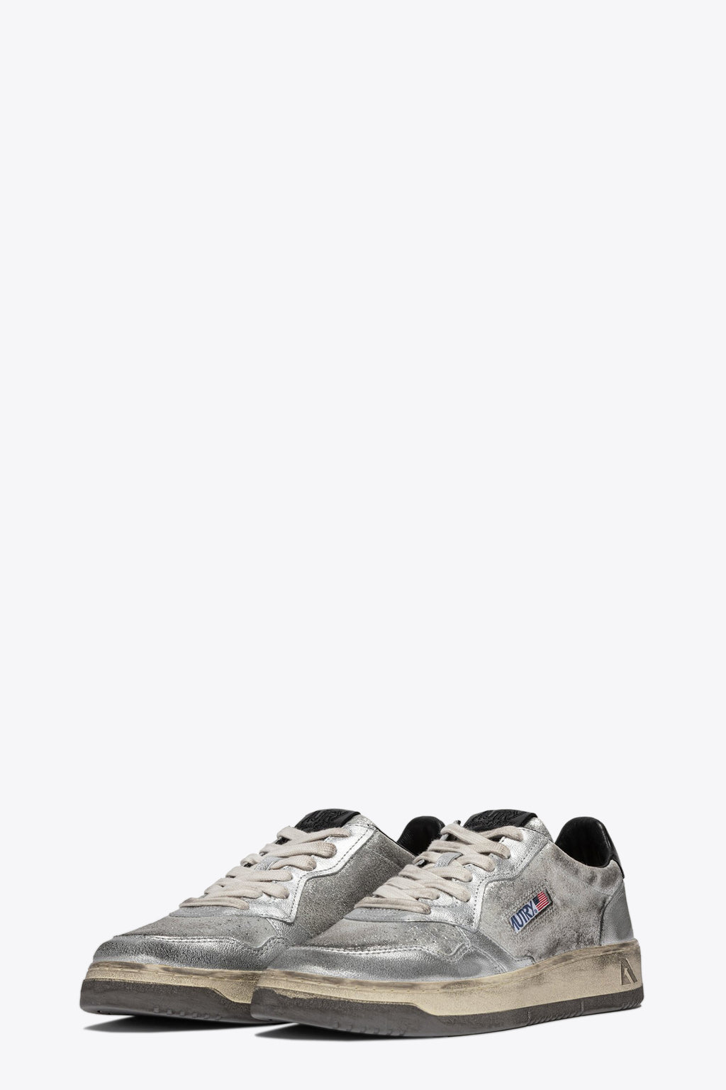 alt-image__Distressed-white-leather-low-sneaker-with-silver-and-black-detail---Super-Vintage-Low