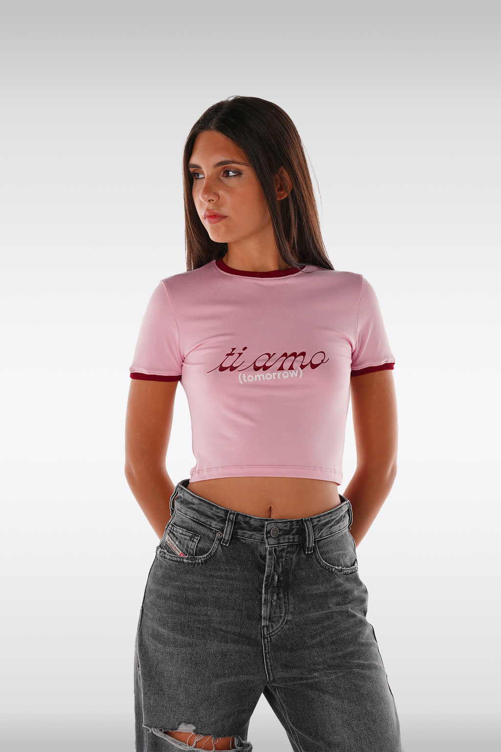 alt-image__T-shirt-rosa-corta-in-cotone-stretch-con-slogan-al-petto