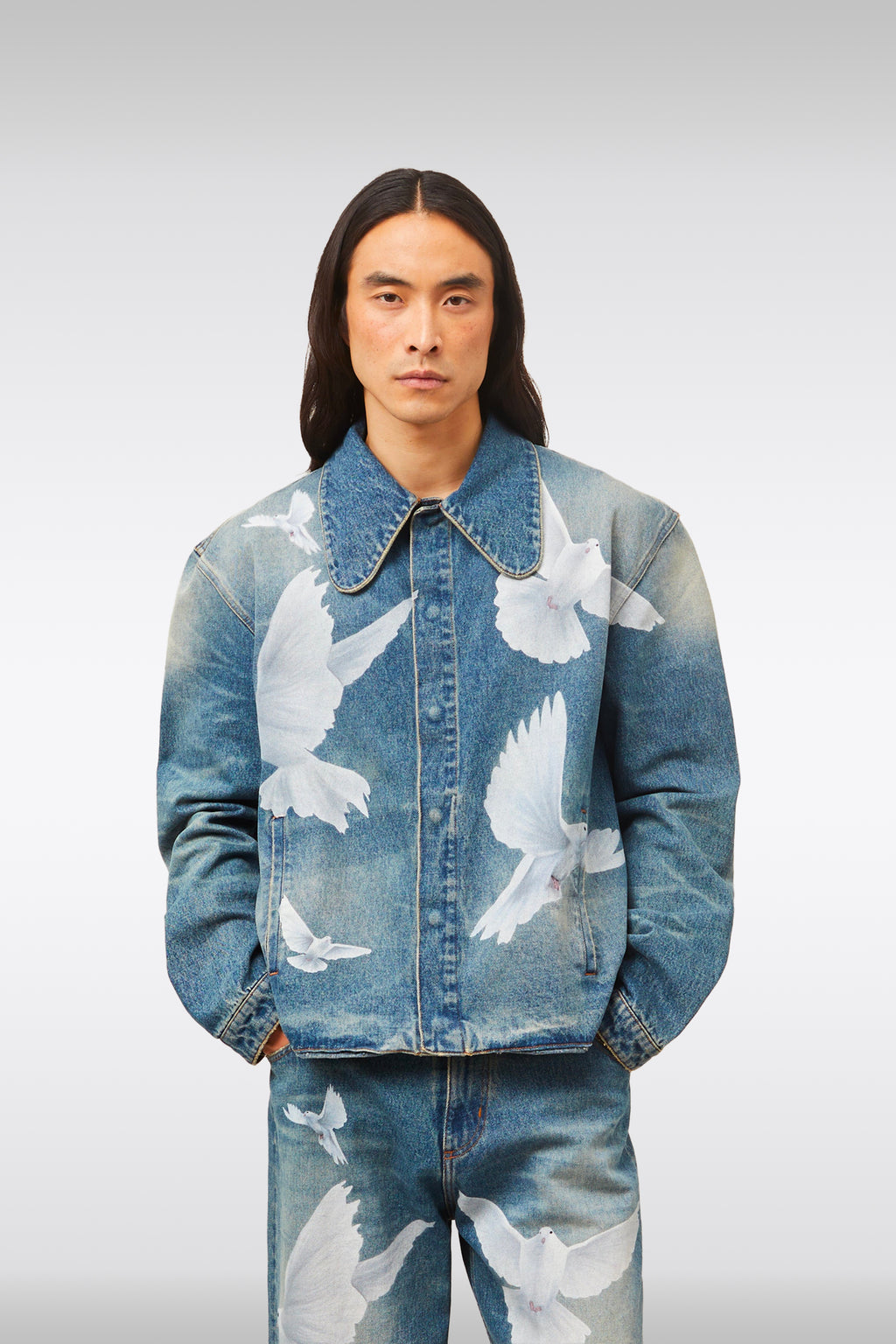 alt-image__Giacca-in-denim-blu-sabbiato-con-stampa-digitale---Freedom-Doves-Denim-Jacket