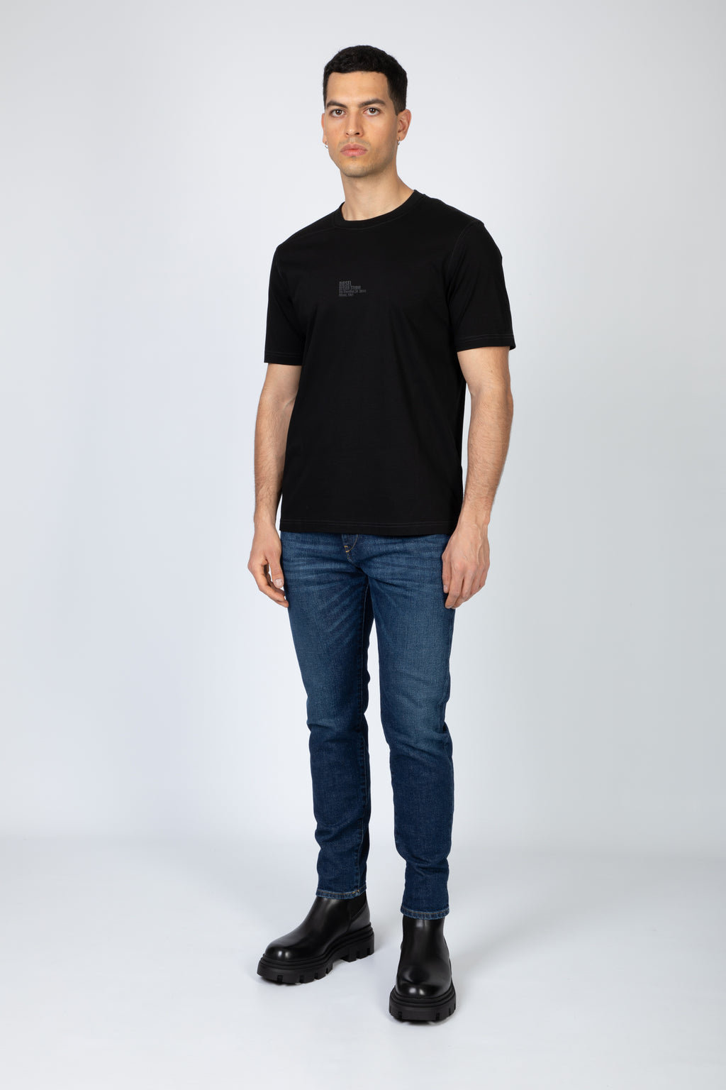 alt-image__Black-cotton-t-shirt-with-tonal-print---T-Must-Slits-N2