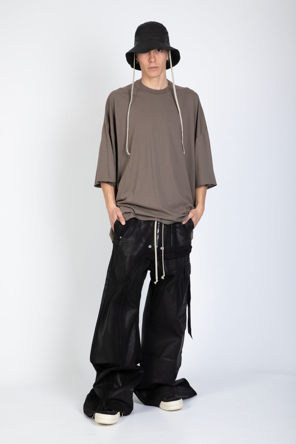 alt-image__Pantalone-baggy-cargo-in-denim-cerato-nero---Imbalanced-Double-Cargo