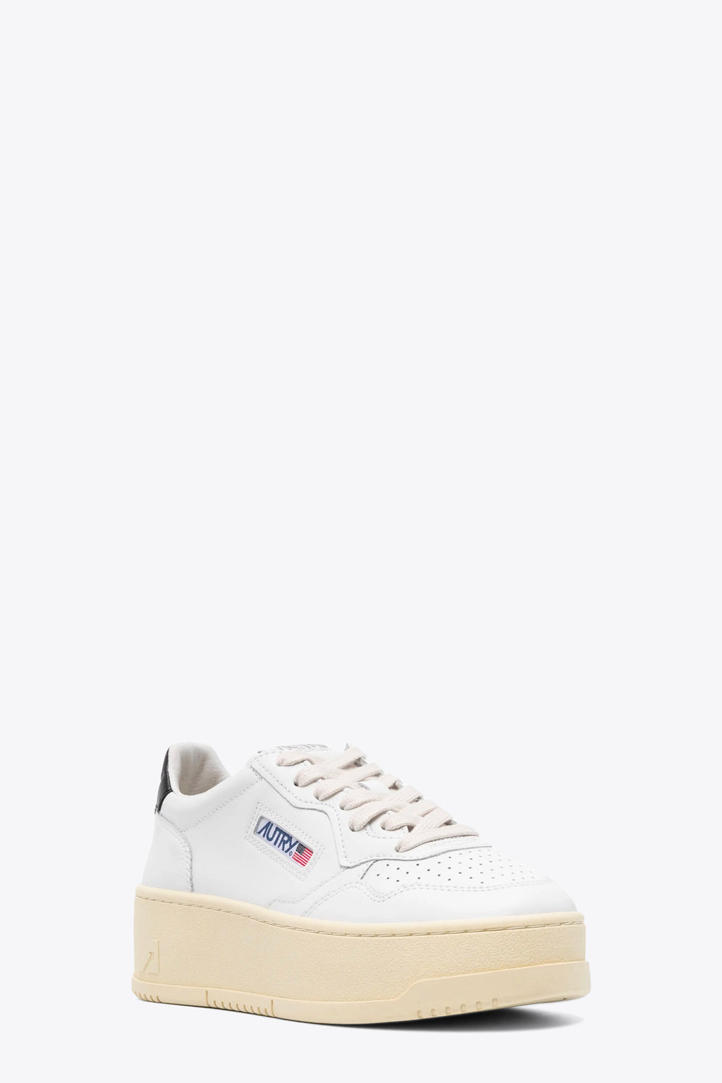 alt-image__White-leather-low-sneaker-with-black-back-tab-and-platform-sole---Medalist-Platform