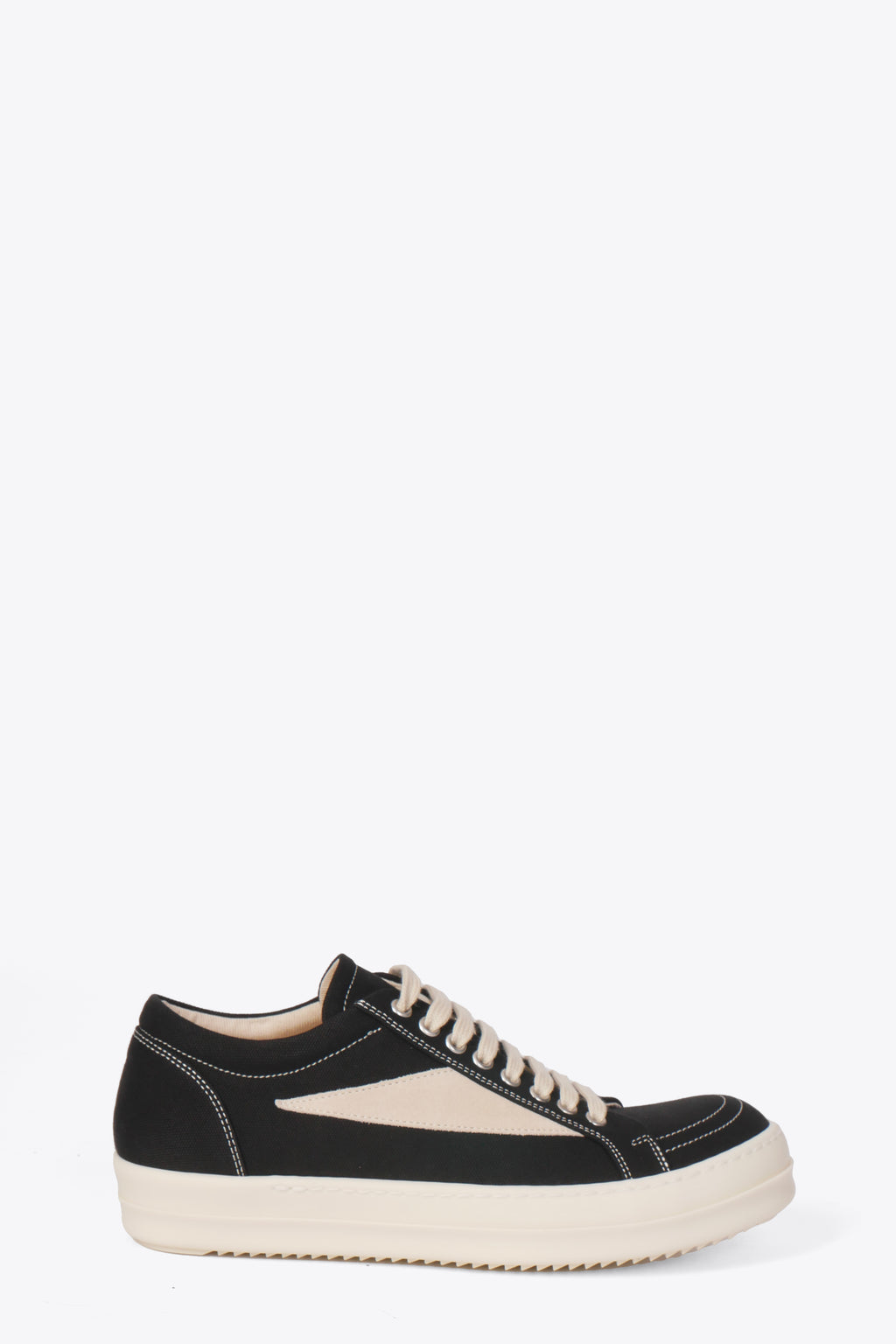 alt-image__Black-canvas-lace-up-low-sneaker---Vintage-Sneaks