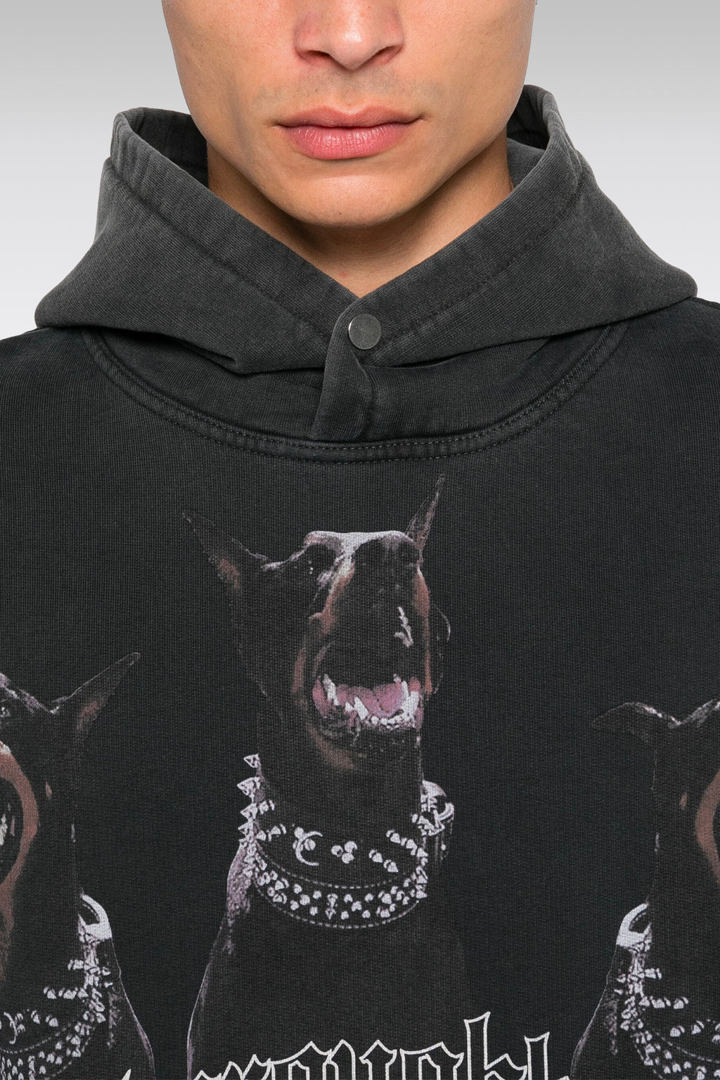 alt-image__Felpa-in-cotone-nero-lavato-con-cappuccio-e-grafica-frontale---Thoroughbred-Hoodie