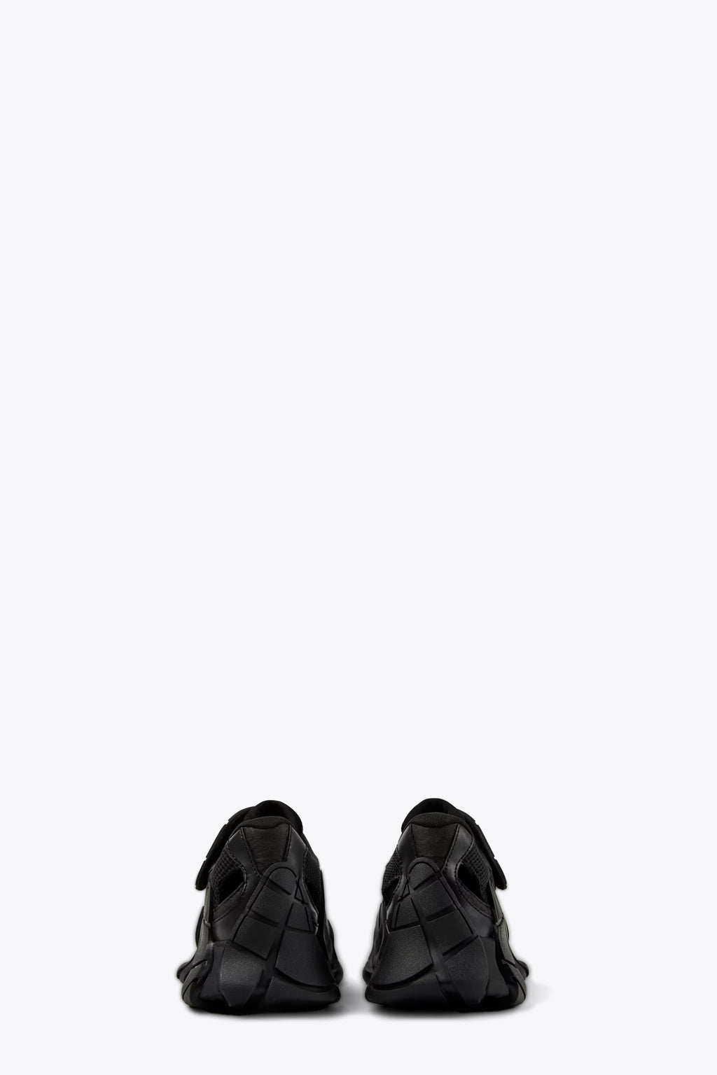 alt-image__Black-mesh-and-rubber-low-sneaker-with-velcro-straps-closure---Tormenta