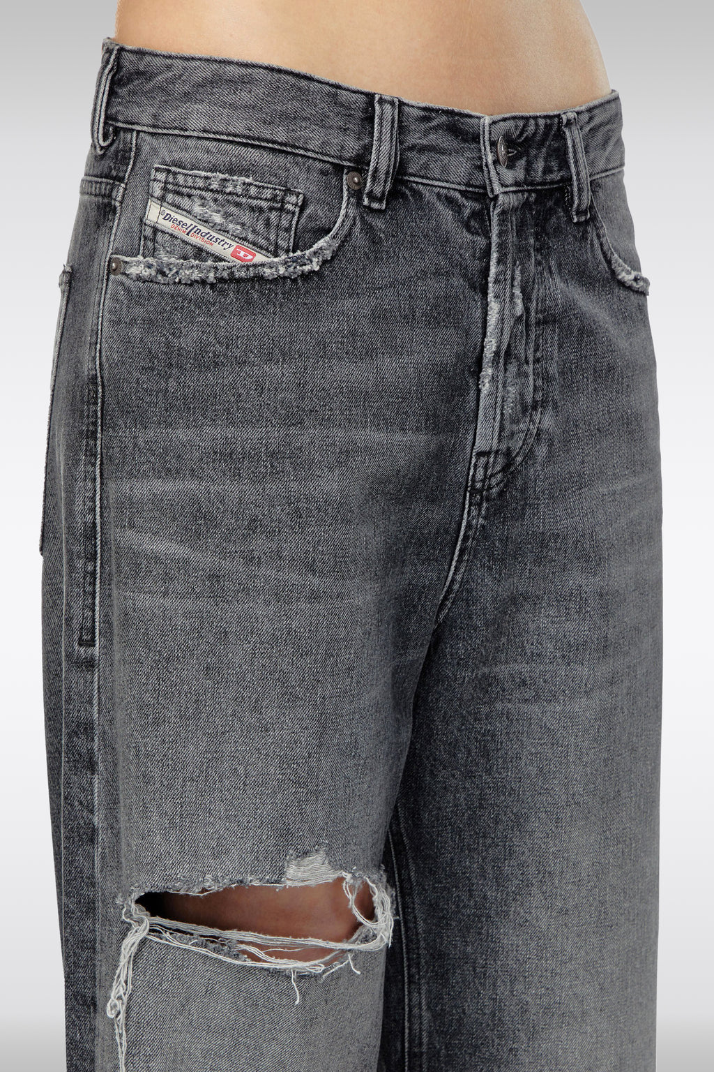 alt-image__Jeans-nero-lavato-loose-fit-con-rotture---1996-D-Sire