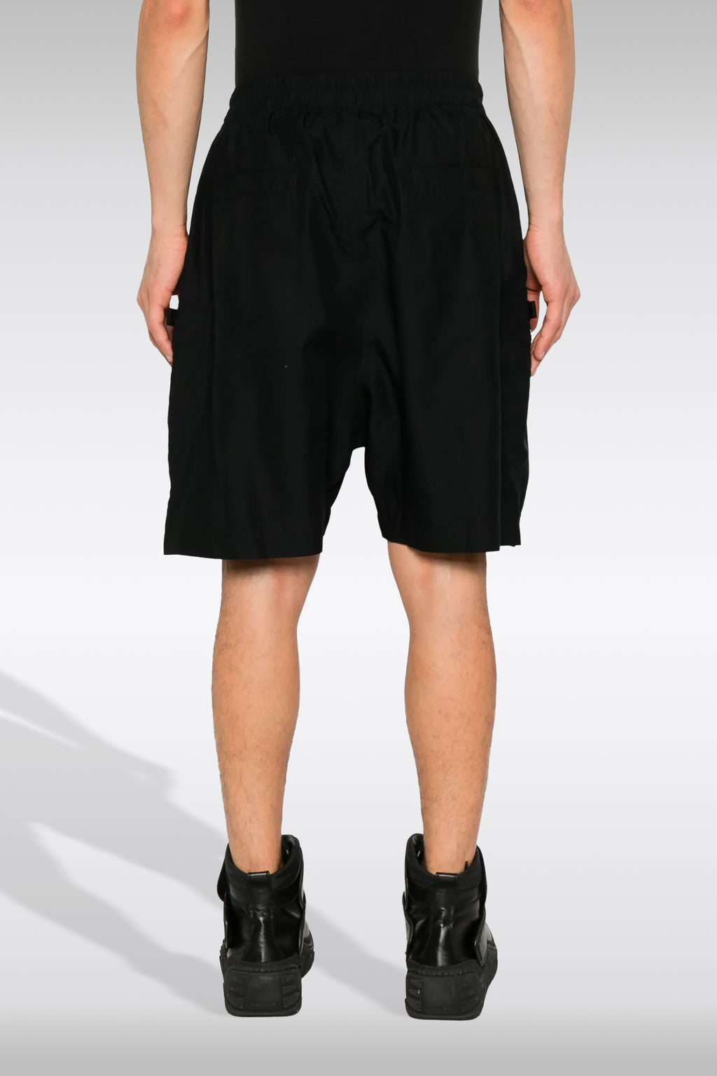 alt-image__Bermuda-in-lyocell-nero-con-tasconi-e-zip---Bauhaus-Shorts