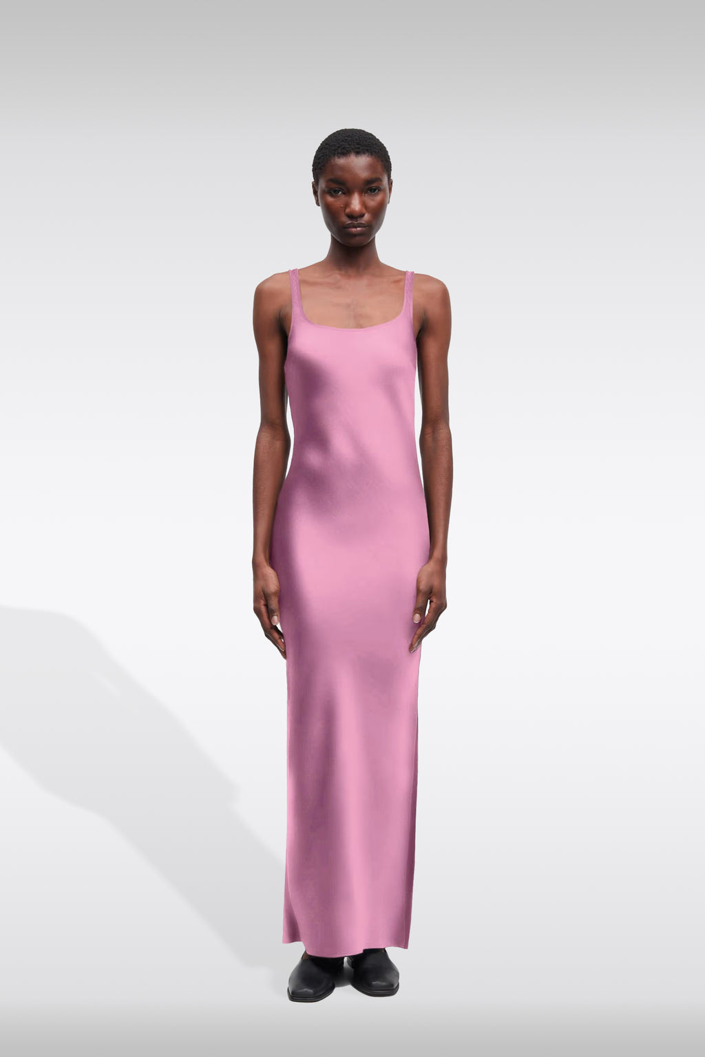 alt-image__Abito-giromanica-lungo-in-raso-rosa---Sunna-Dress