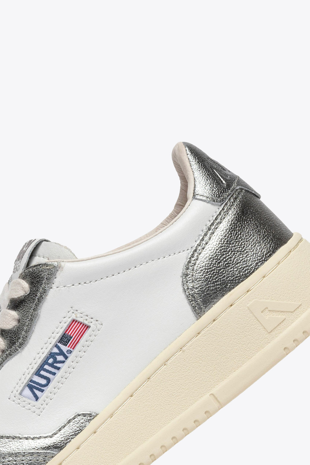 alt-image__Sneaker-bassa-in-pelle-bicolore-bianco-e-argento-metallizzato---Medalist-Low