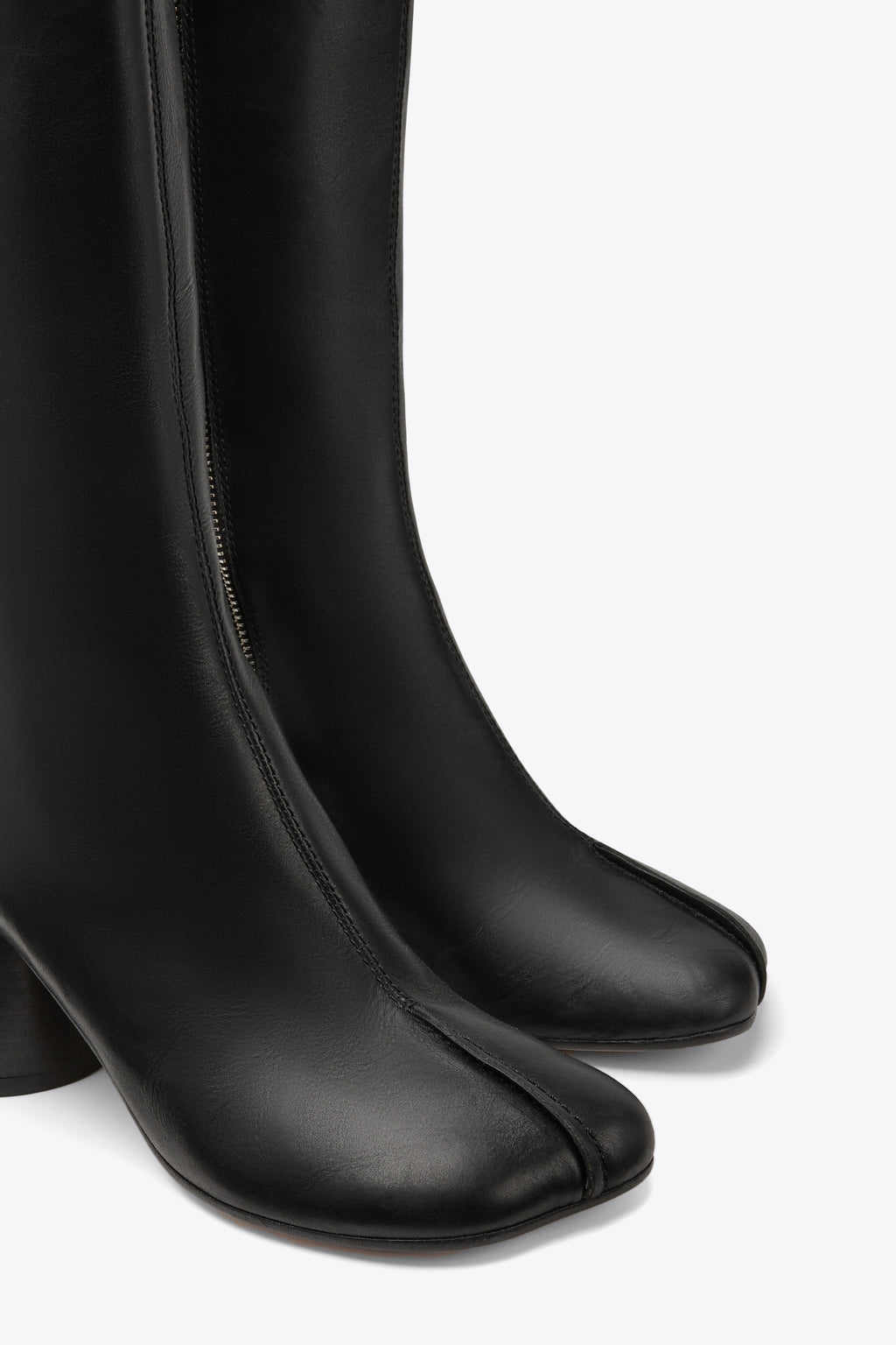 alt-image__Knee-high-black-leather-boots-with-anatomic-toe-and-upper-stitching