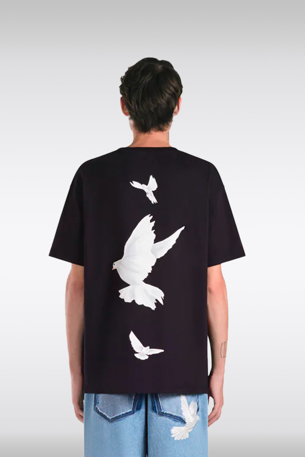 alt-image__T-shirt-nera-boxy-fit-con-stampa-digitale-con-colombe---Freedom-Doves-T-Shirt