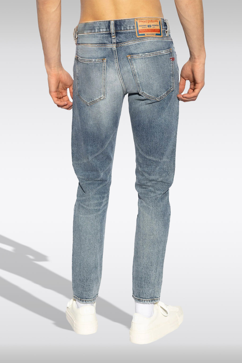 alt-image__Jeans-blu-chiaro-lavato-slim-fit-con-rotture---2019-D-Strukt