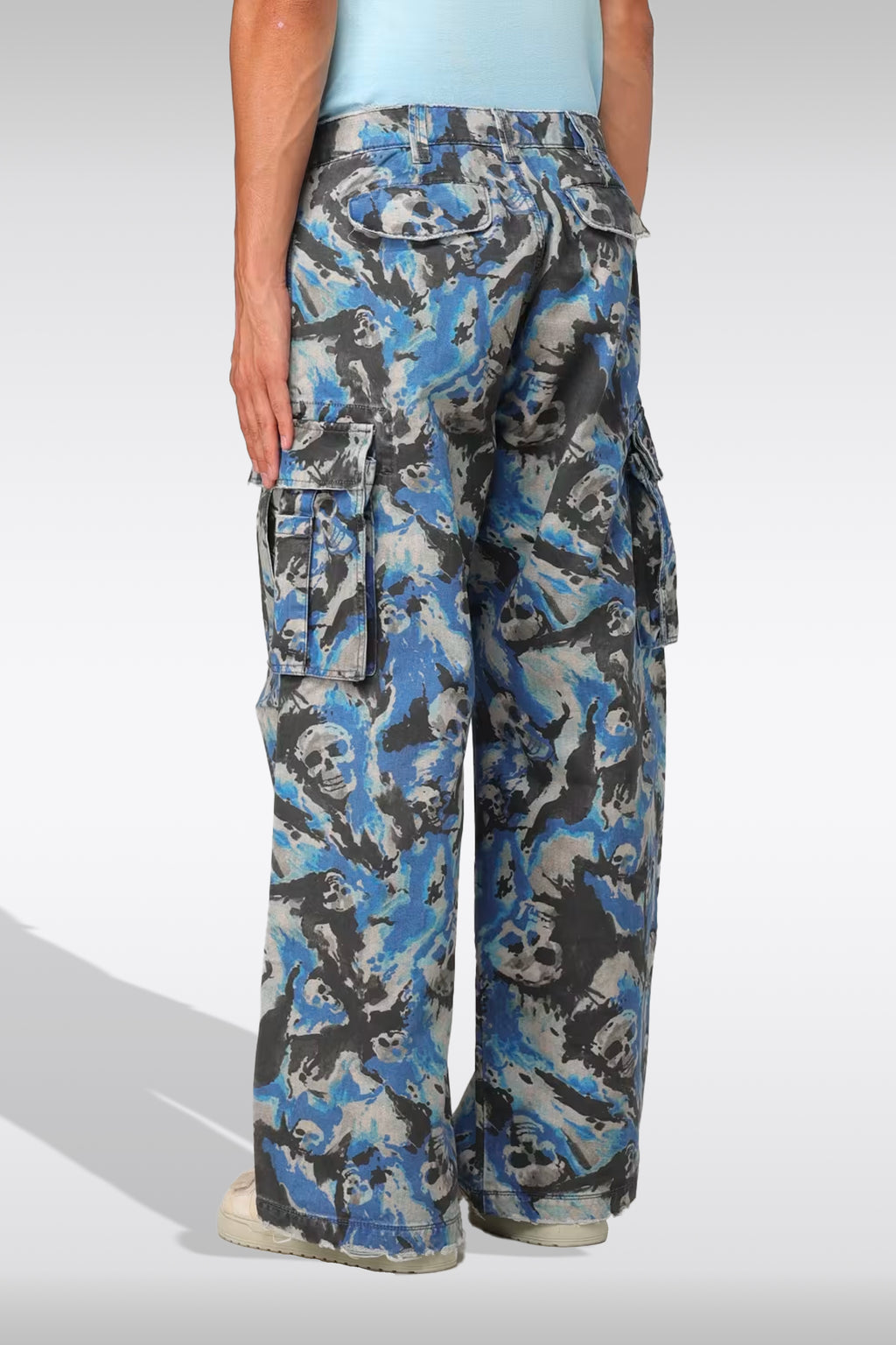 alt-image__Pantalone-cargo-con-stampa-camouflage-blu-e-teschi---Unisex-Skull-Cargo-Pants