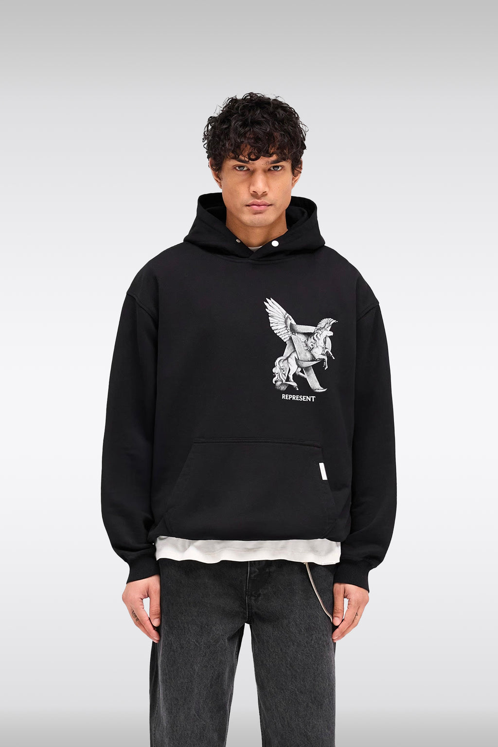 alt-image__Felpa-nera-in-cotone-con-cappuccio-e-grafica-al-petto-e-sul-retro---Elegance-In-Motion-Hoodie