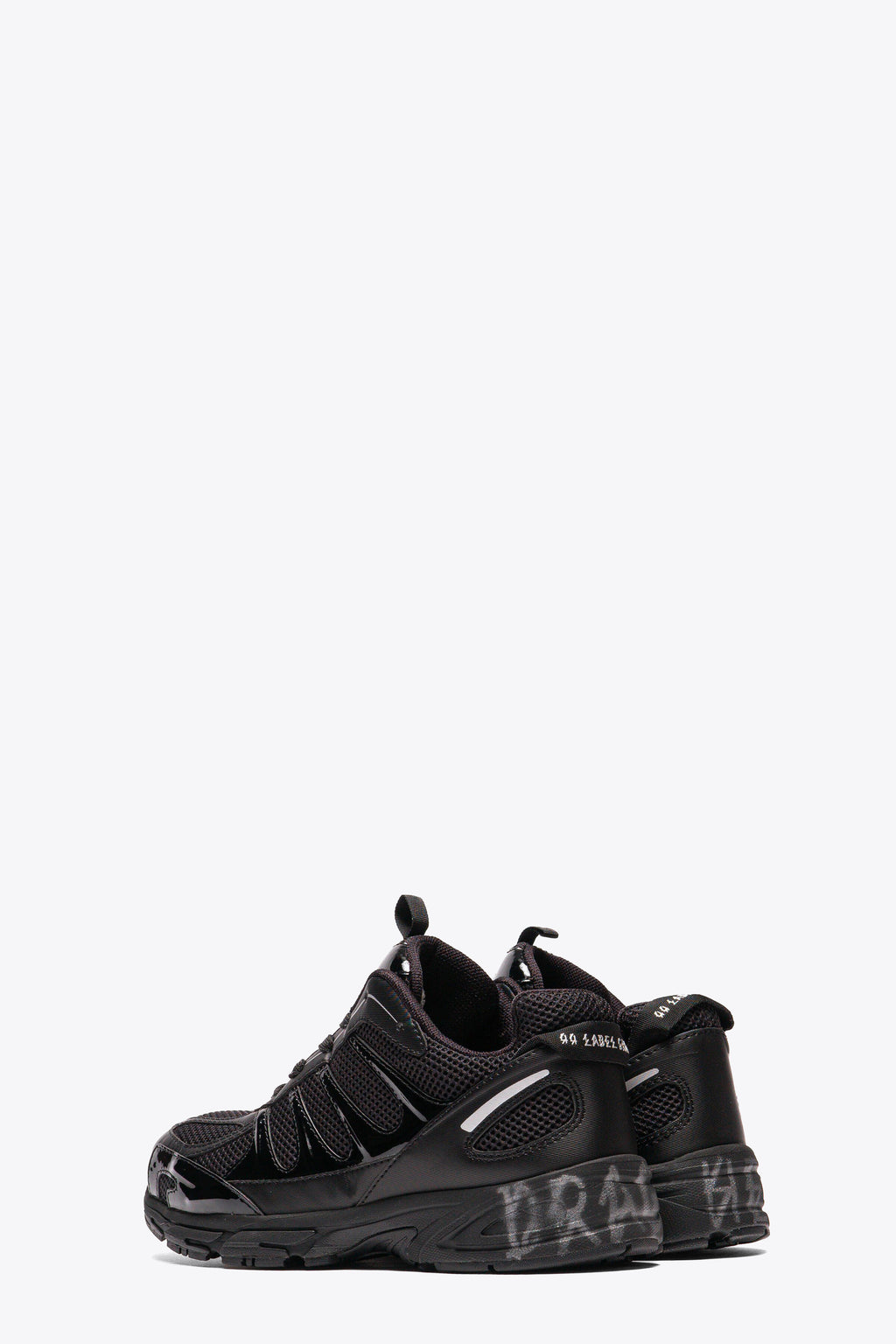 alt-image__Sneaker-bassa-in-mesh-e-pelle-nera