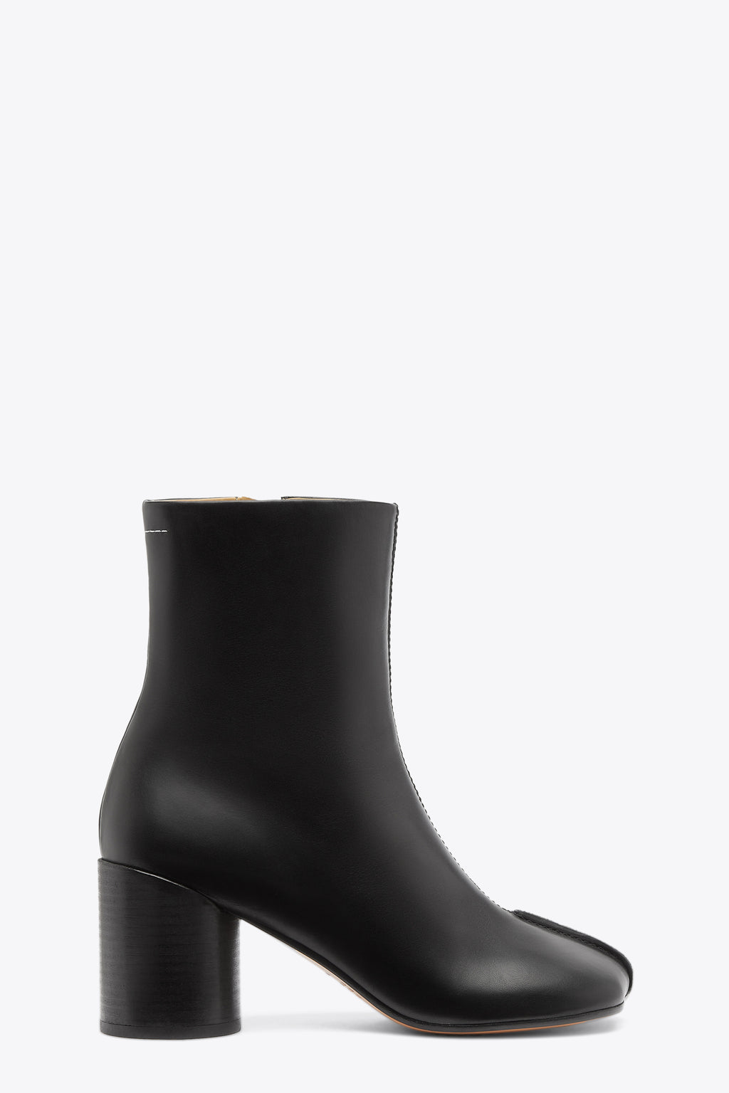 alt-image__Black-leather-ankle-boots-with-anatomic-toe-and-upper-stitching