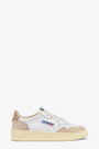 Sneakers bassa in pelle bianca con dettagli in suede e tab beige - Medalist Low 