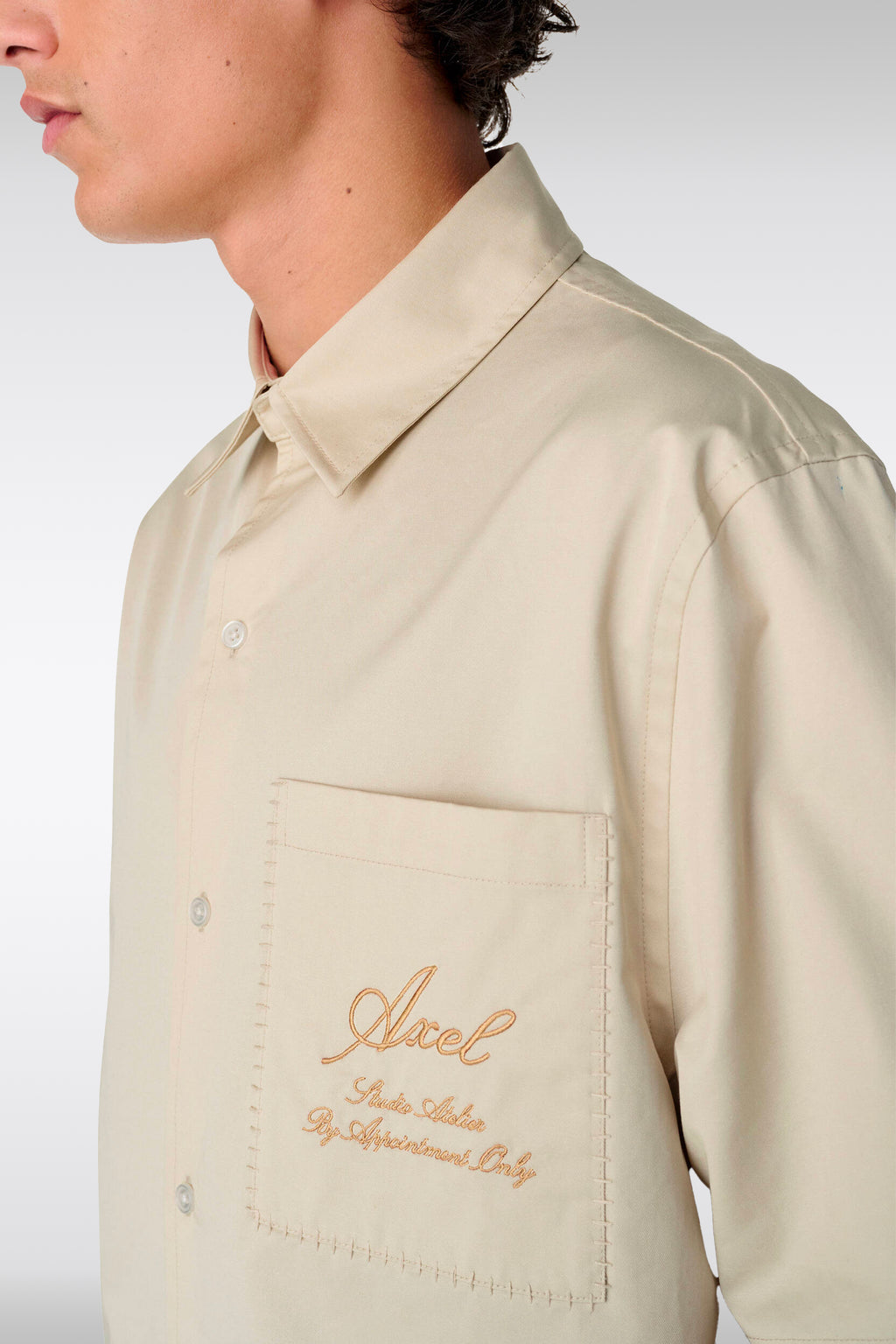 alt-image__Camicia-in-cotone-beige-con-tasca-al-petto-e-ricamo---Stitch-Embroidered-Shirt