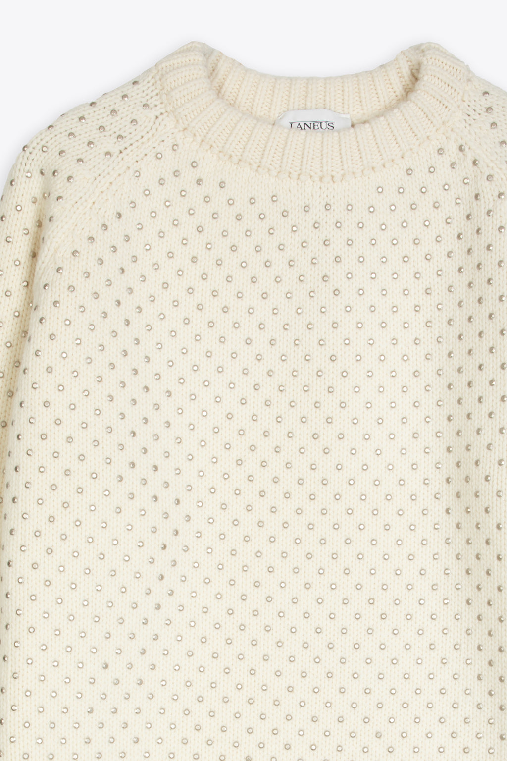 alt-image__Pullover-in-lana-panna-con-borchie-in-metallo-argento