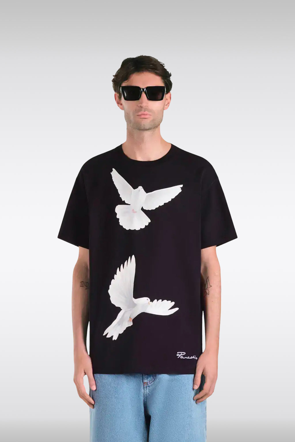 alt-image__T-shirt-nera-boxy-fit-con-stampa-digitale-con-colombe---Freedom-Doves-T-Shirt