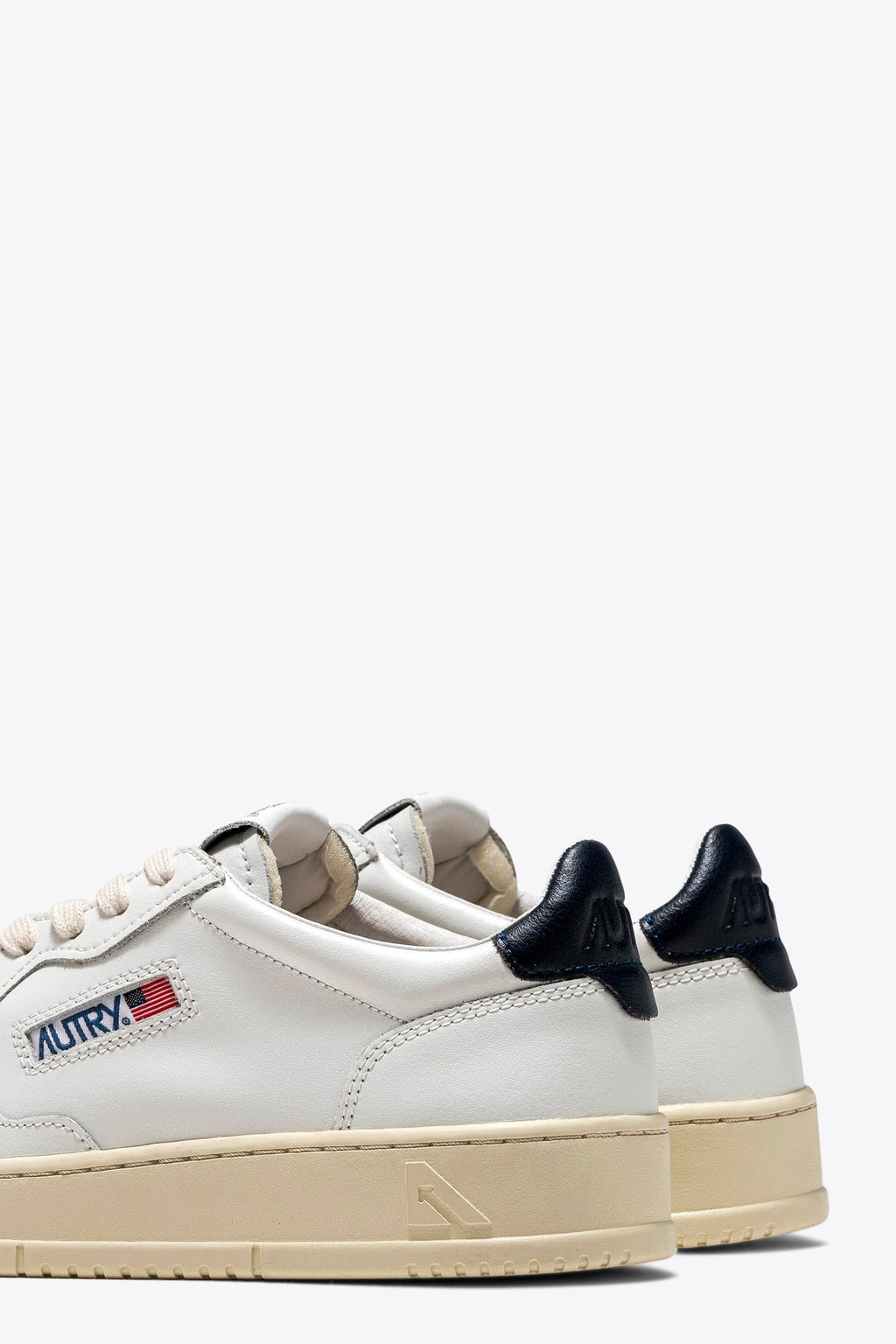 alt-image__Sneaker-bassa-in-pelle-bianca-con-tab-blu---Medalist-Low