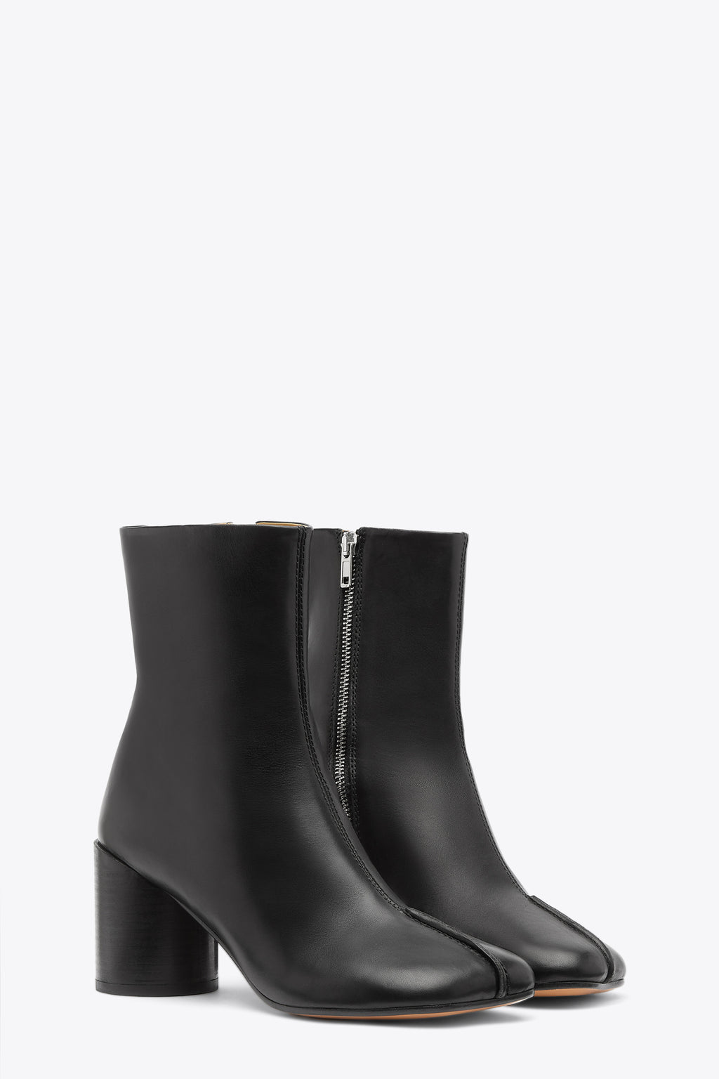 alt-image__Black-leather-ankle-boots-with-anatomic-toe-and-upper-stitching