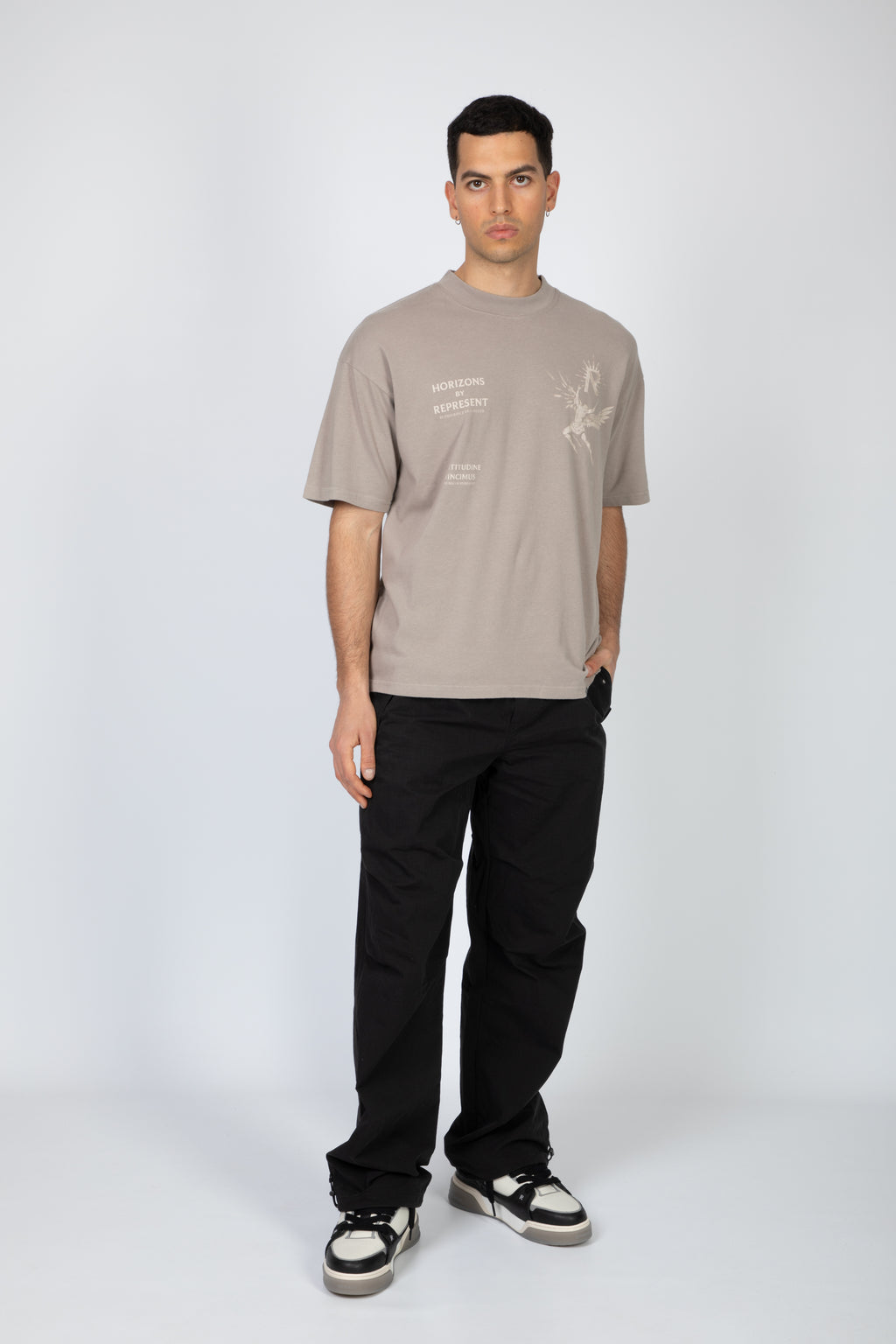alt-image__T-shirt-in-cotone-beige-con-stampa-grafica---Icarus-T-Shirt