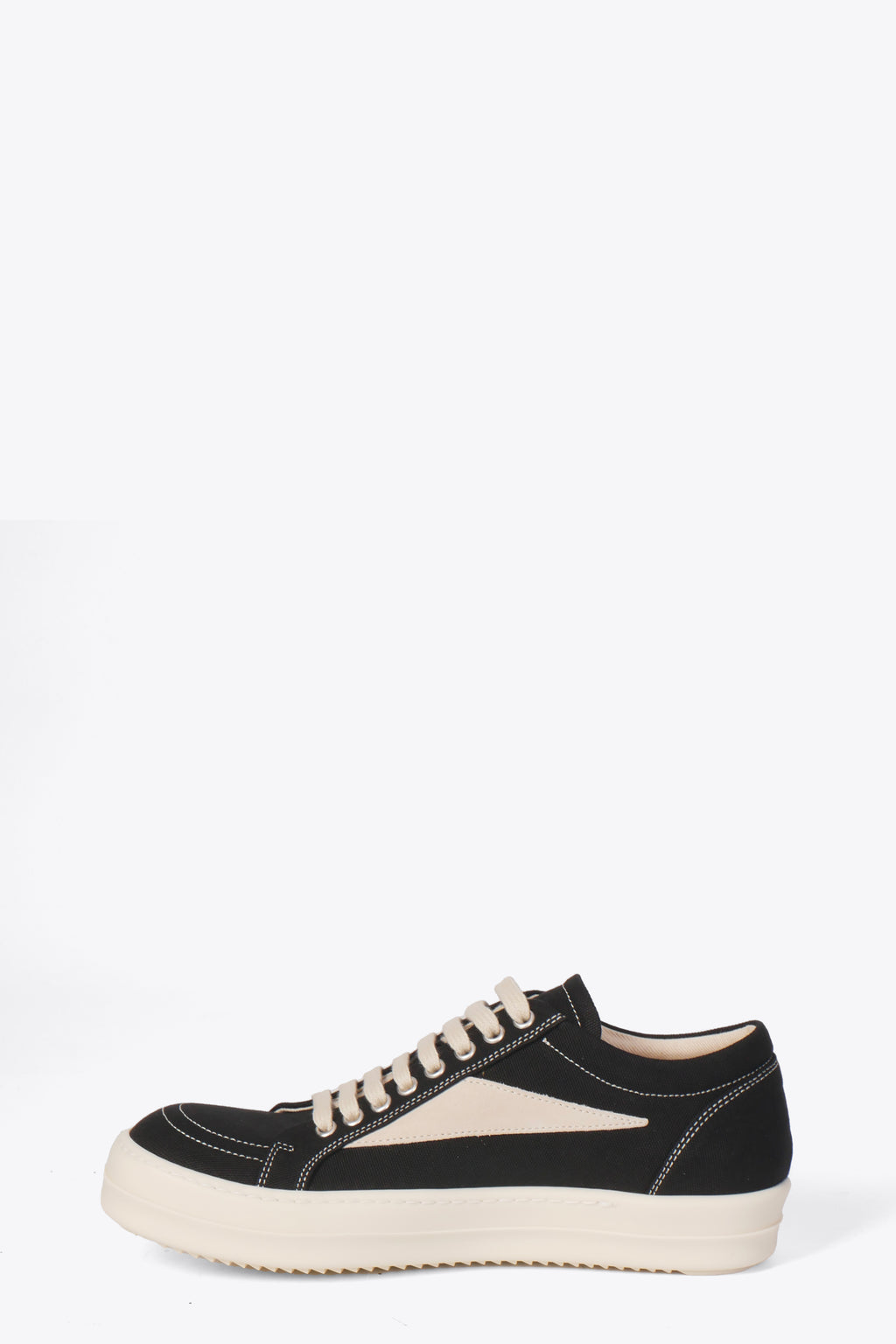 alt-image__Black-canvas-lace-up-low-sneaker---Vintage-Sneaks