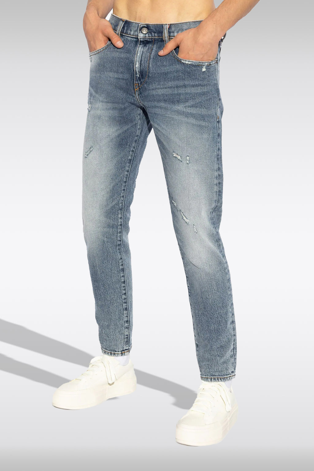 alt-image__Jeans-blu-chiaro-lavato-slim-fit-con-rotture---2019-D-Strukt