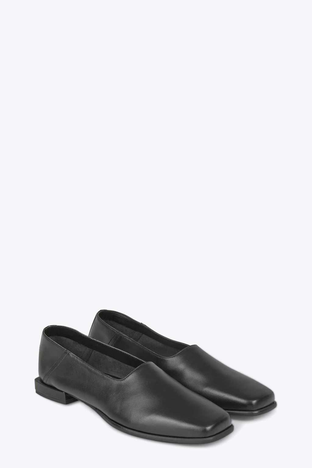 alt-image__Ballerina-in-pelle-nera-con-punta-quadrata---Saluna-Flats