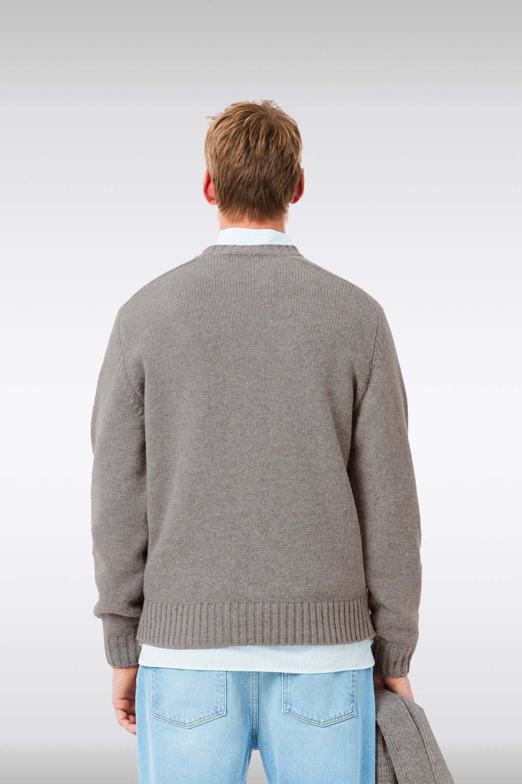 alt-image__Pullover-grigio-in-lana-con-logo-stilizzato-ricamato