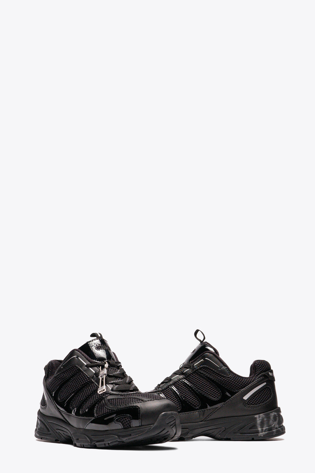 alt-image__Sneaker-bassa-in-mesh-e-pelle-nera