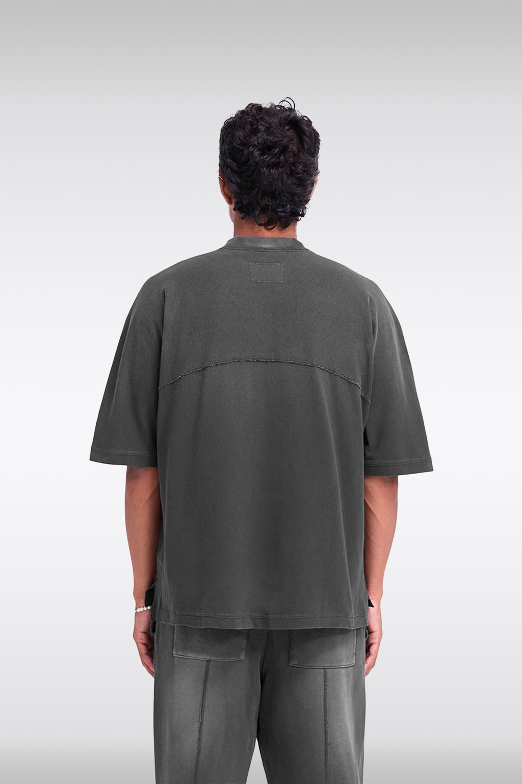 alt-image__T-shirt-boxy-fit-in-cotone-nero-sbiadito---Stepped-Hem-T-Shirt