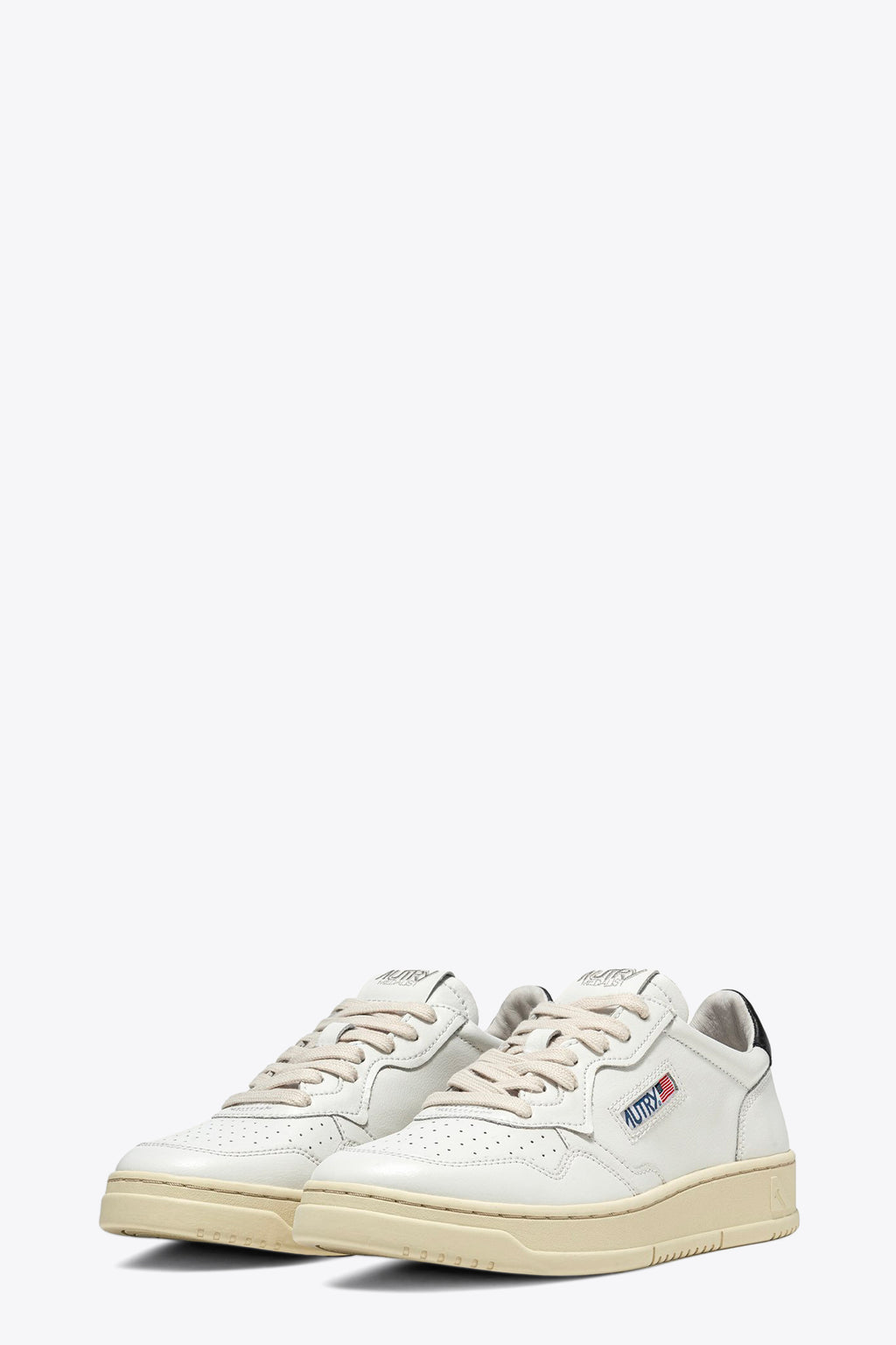 alt-image__White-leather-low-sneaker-with-black-back-tab---Medalist-Low-