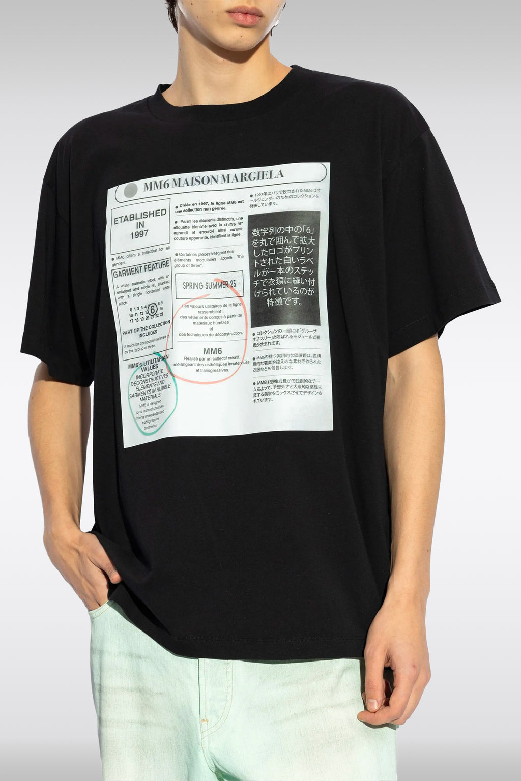 alt-image__T-shirt-nera-in-cotone-con-stampa-grafica-frontale