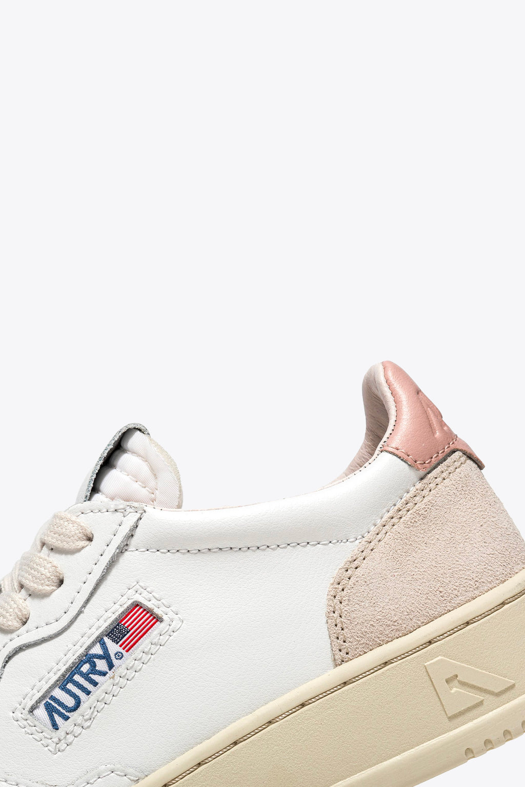 alt-image__Sneaker-bassa-in-pelle-bianca-e-suede-beige-con-tab-rosa---Medalist-Low