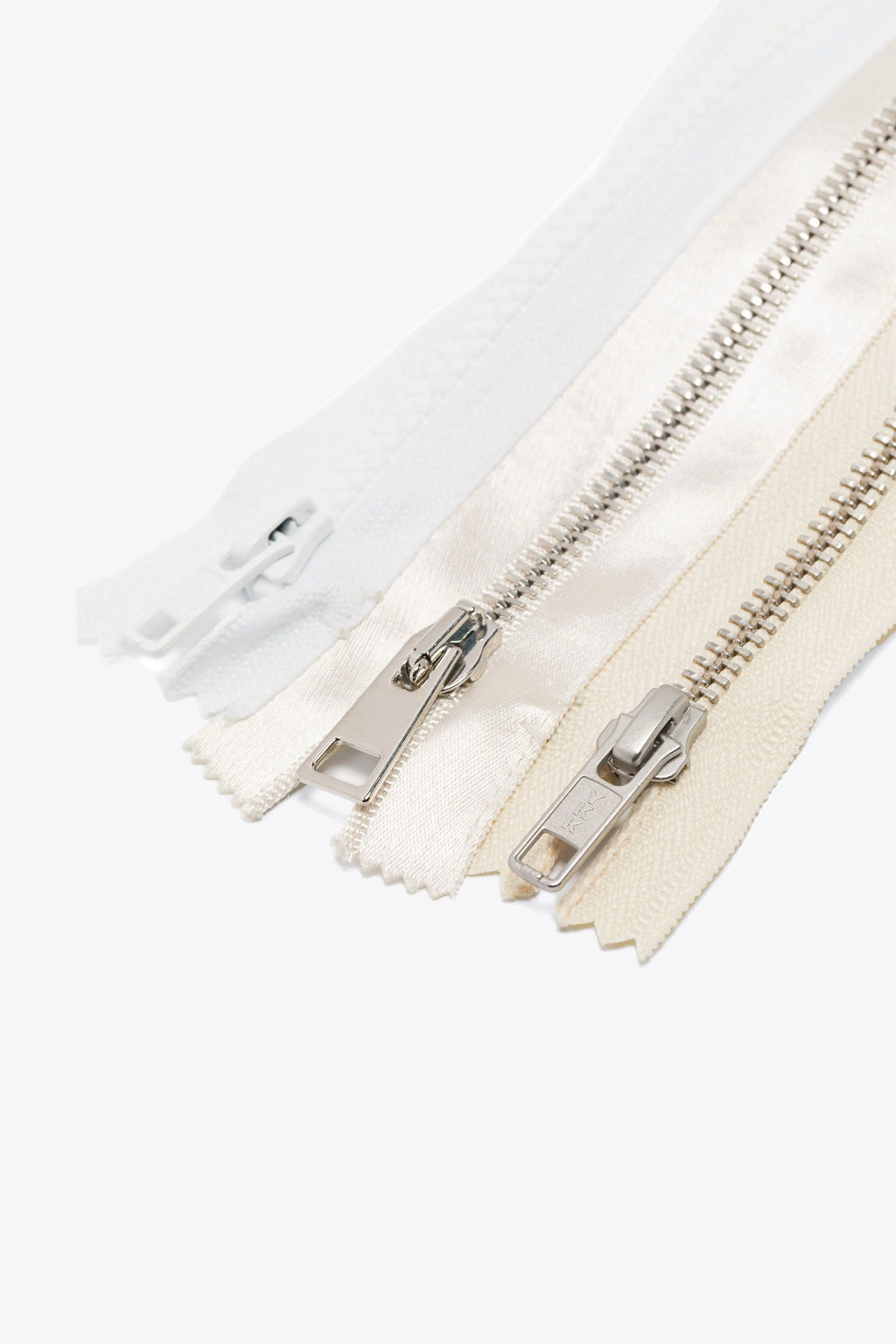 alt-image__Bracciale-con-multi-zip-panna-e-bianco