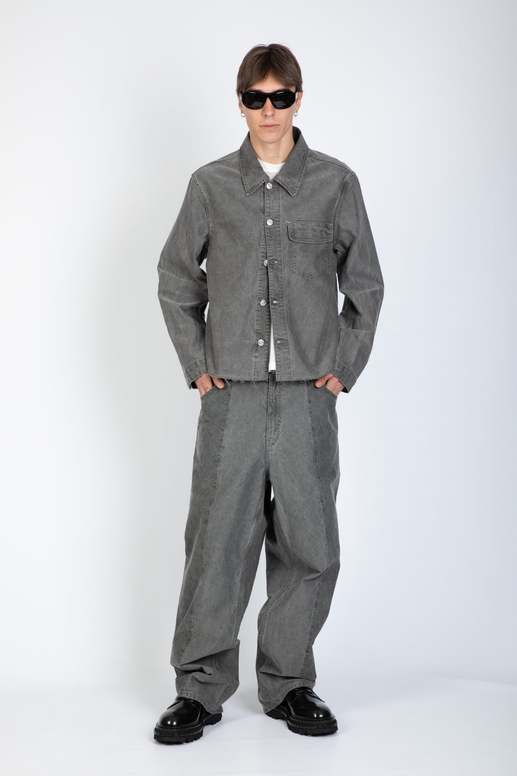 alt-image__Pantalone-in-denim-grigio-con-gamba-ampia---Fatigue-Cut