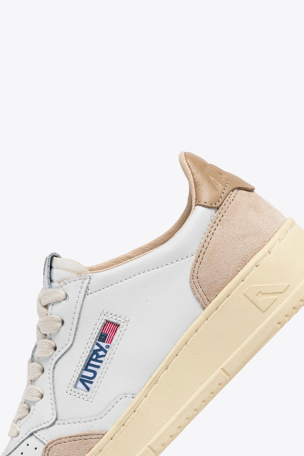 alt-image__Sneakers-bassa-in-pelle-bianca-con-dettagli-in-suede-e-tab-beige---Medalist-Low