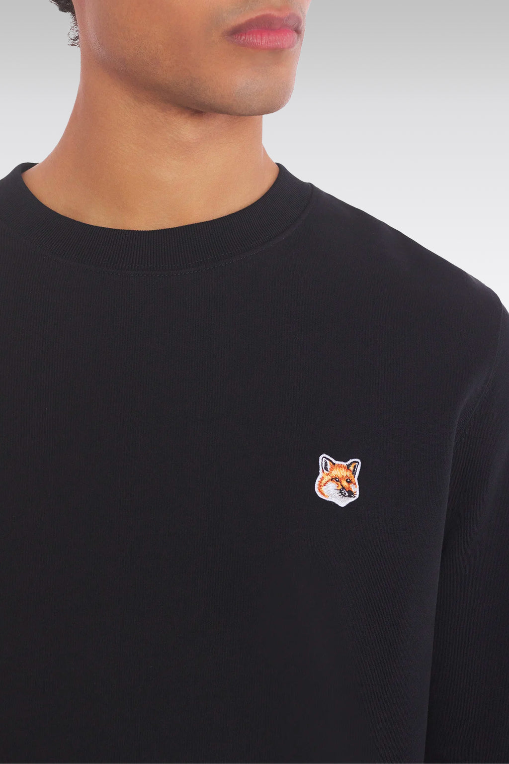 alt-image__Felpa-nera-girocollo-con-patch-ricamato-al-petto---Fox-Head-Patch-Regular-Sweatshirt