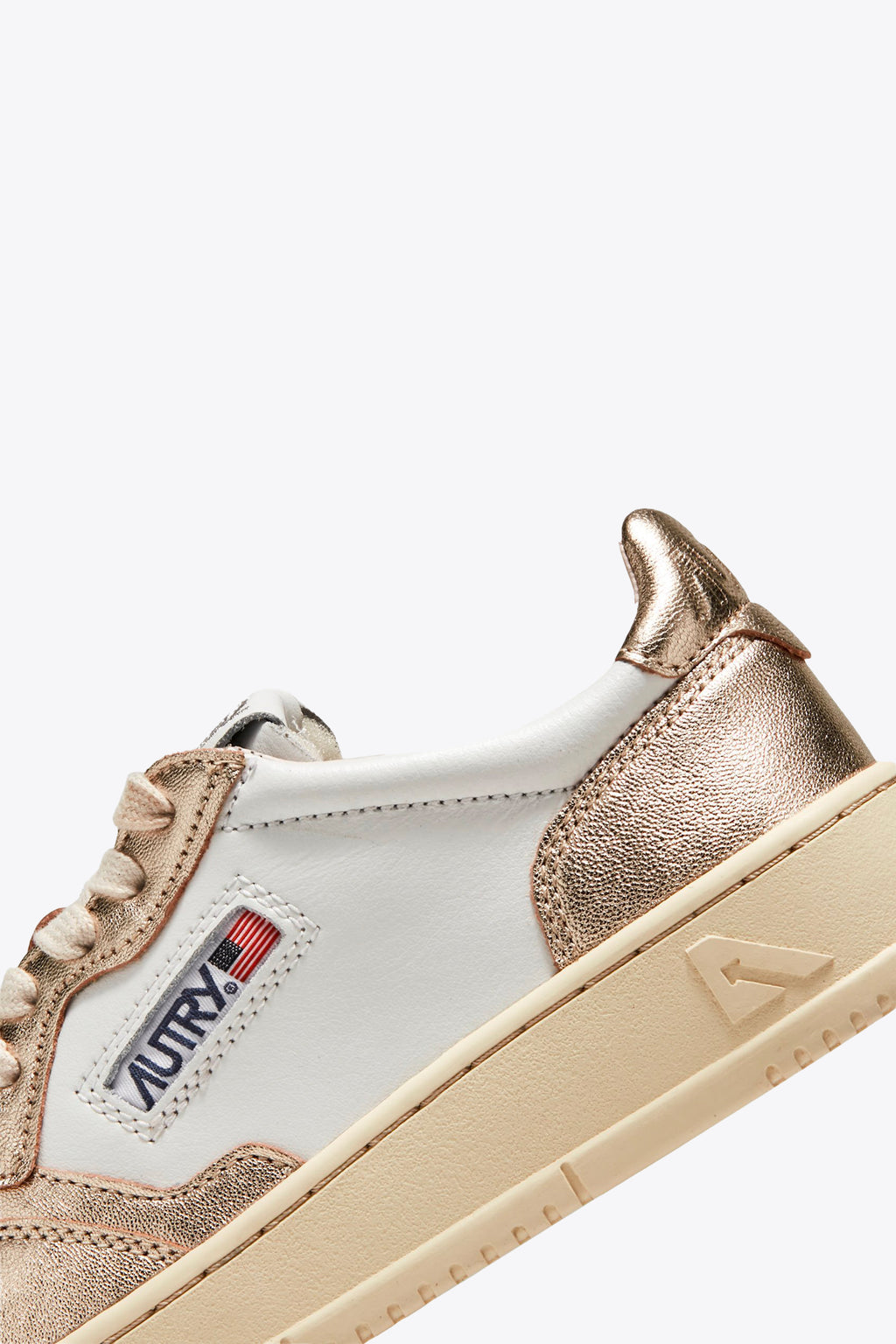 alt-image__White-and-gold-leather-low-sneaker---Medalist-