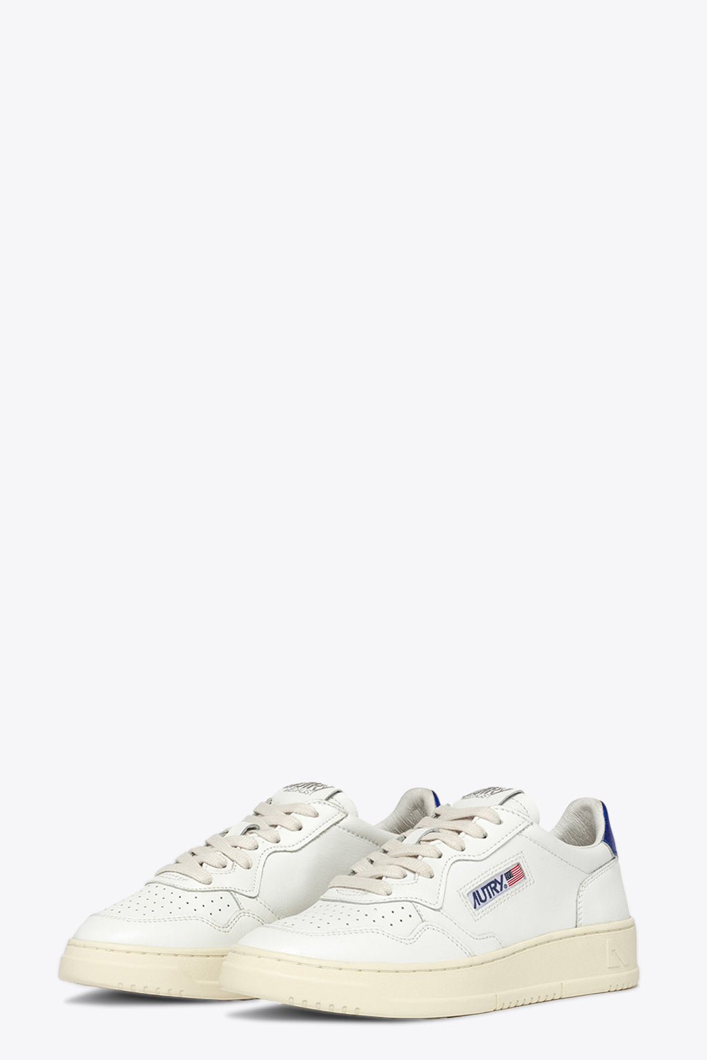 alt-image__White-leather-low-sneaker-with-blue-tab---Medalist
