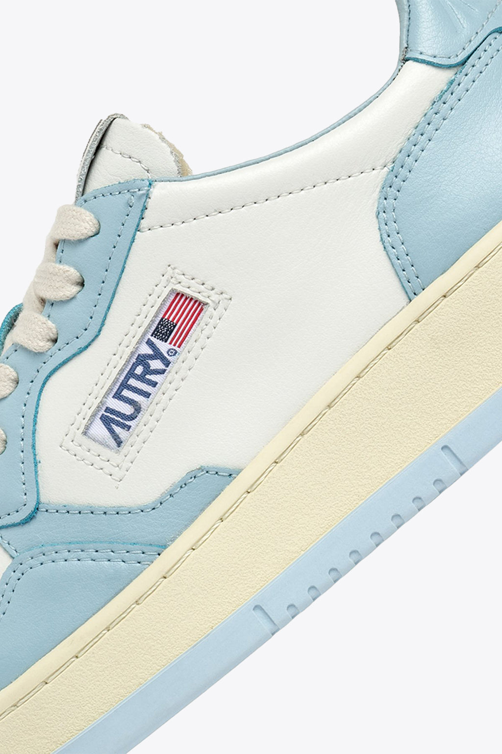 alt-image__Light-blue-and-white-leather-low-sneaker---Medalist